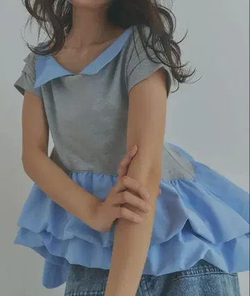 Andequal bicolor frill tops
