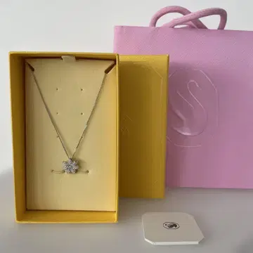 Swarovski 플라워 모티브 목걸이