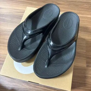 OOFOS OOMEGA 통굽 리커버리 샌들 블랙 23cm