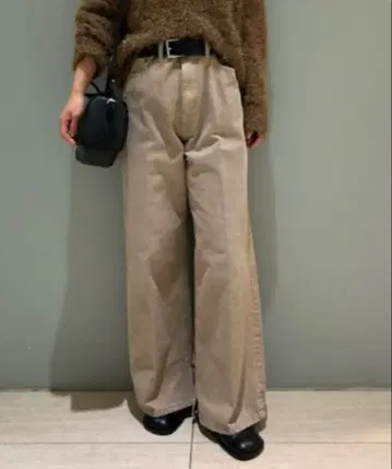 [ 미착용 새상품 ] Mila Owen 인사이드 슬릿 배기 데님 팬츠