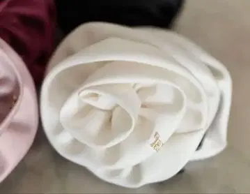 herlipto Rose Satin Clip
