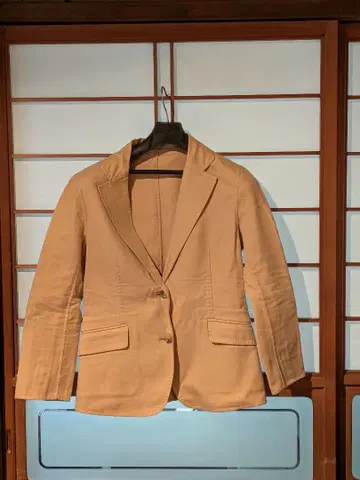 베이지 테일러드 자켓 2버튼