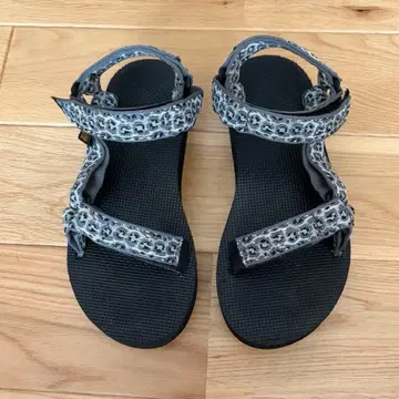 컨디션 최상 TEVA 테바 레오파드 무늬 스포츠 샌들 23cm