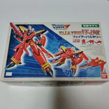 BANDAI 1/100 마크로스 7 파이어 발키리