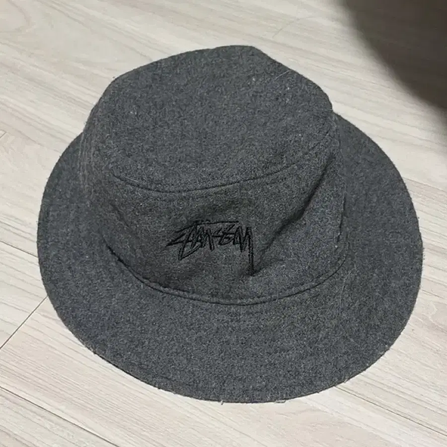 스투시 울 버킷햇 그레이