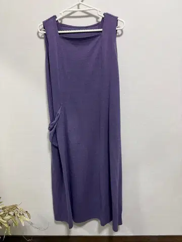 요건 레일 퍼플 슬리브리스 티셔츠 원피스
