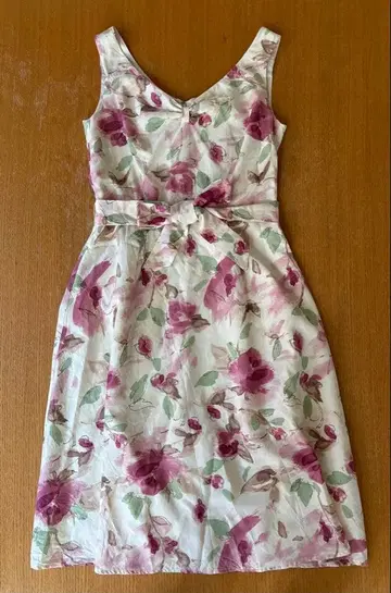LAURA ASHLEY 슬리브리스 원피스