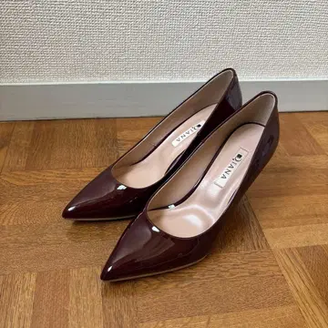 DIANA 버건디 스틸레토 하이힐