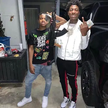 P Yungin 착용 NBA Youngboy Merch 티셔츠