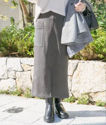 페이크 스웨이드 타이트 스커트 흑먹색