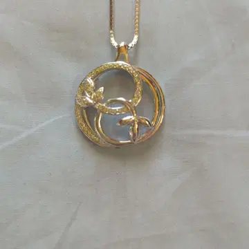 루페 부착 펜던트 목걸이 리프 모티브