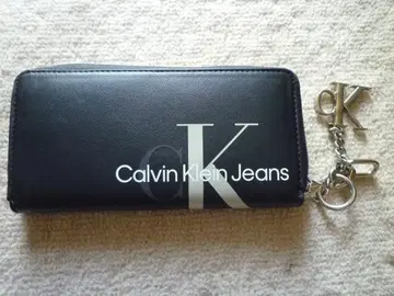 Calvin Klein 캘빈클라인 가죽 키링 부착 장지갑