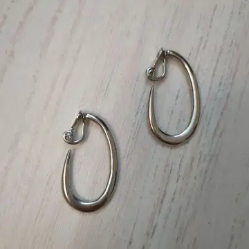 IRIS 47 ivy hoop earring INO14