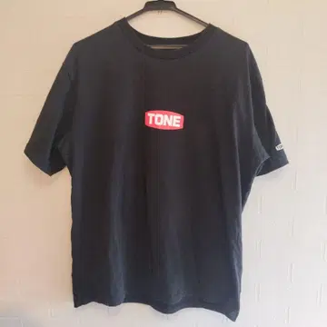 TONE DIYAP 프린트T셔츠 블랙