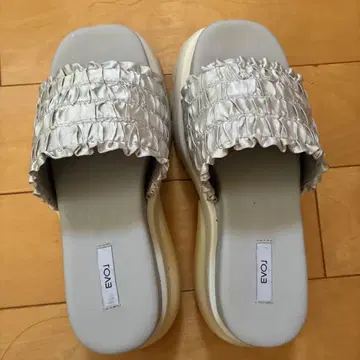 EVOJ 통굽 샌들 셔링 실버