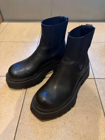 ZARA 볼륨 첼시 부츠 사이즈 42 27.5