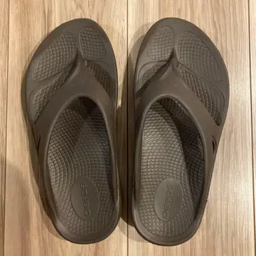 OOFOS 리커버리 샌들 브라운 23cm
