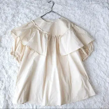 새상품급 OHGA 비대칭 반팔 프릴 블라우스 아이보리 F[B344]