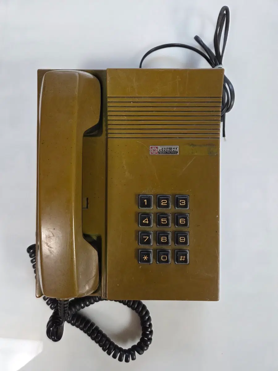 [희귀 근대사] 1983년 금성통신(주)의 전자식 MFC 전화기 / 버튼 누름식(전자식)