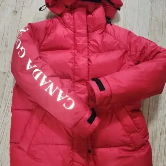 캐나다 구스 어프로치 구스패딩 S 95-100