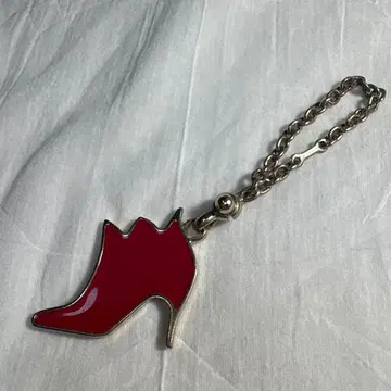 [ 새상품급 ] 페라가모 하이힐 모티브 참 레드 에나멜 각인 있음