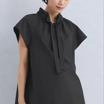 새상품급 그린 라벨 릴랙싱 프릴 블라우스 블랙