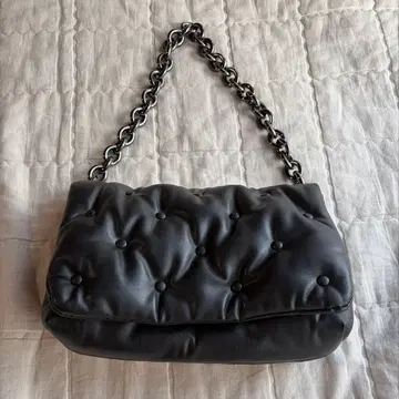 [ 새상품급 ] ZARA 퀼팅 체인 플랩 바디 백 블랙 CD66