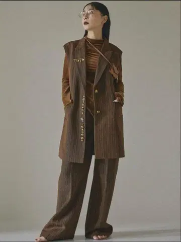 Ameri UND MANY MOTIF BUTTON VEST