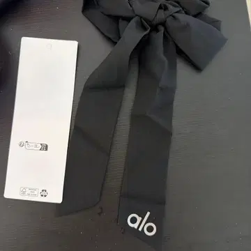alo 리본 포함 스크런치 블랙