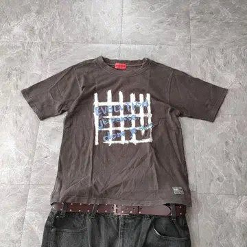 brown graphic print t-shirt fade