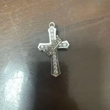 Justin Davis 크로스 크라운 펜던트 탑