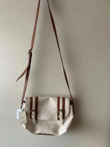 Dakota 숄더백 화이트 브라운