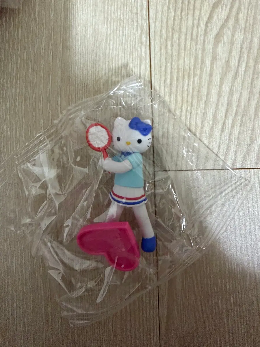 헬로키티 배드민턴 피규어