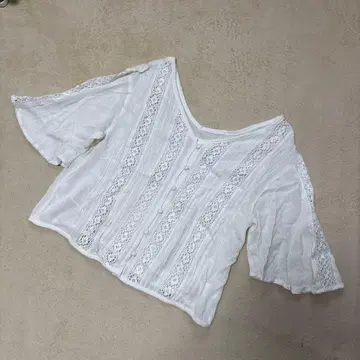 MOUSSY 화이트 레이스 블라우스 오부소매