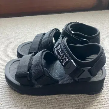 샤카 블랙 샌들