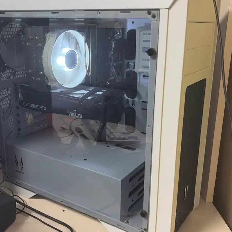 i7 8700 rtx2080 컴퓨터 본체 팝니다.