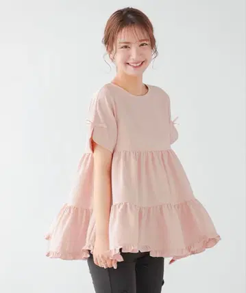 [새상품급] Fit more 슬릿 슬리브 밑단 프릴 티어드 반팔 상의