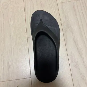 OOFOS 오른발만 w10 27cm