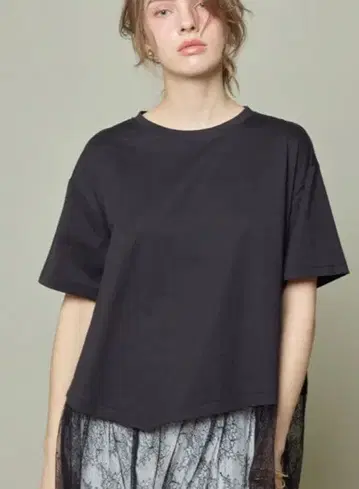 슈가 로즈 밑단 레이스 아지메헴 T셔츠 블랙