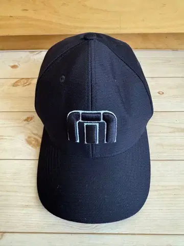 트래비스 매튜 캘러웨이 FLEXFIT 블랙 캡 L/XL