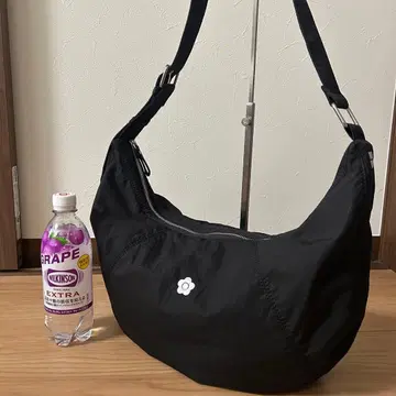 마리콴트 원포인트 자수 나일론 숄더백