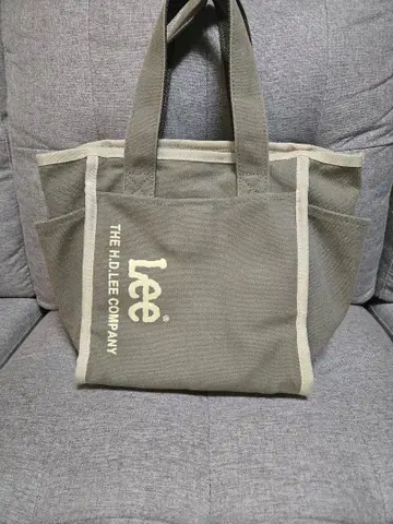 Lee 로고 발포 프린트 토트백