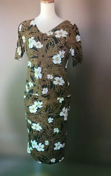 꽃무늬 V넥 반팔 스커트 셋업 MOGA
