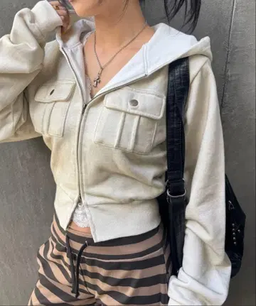 WHO'S WHO gallery 플랩 숏 지퍼 후디