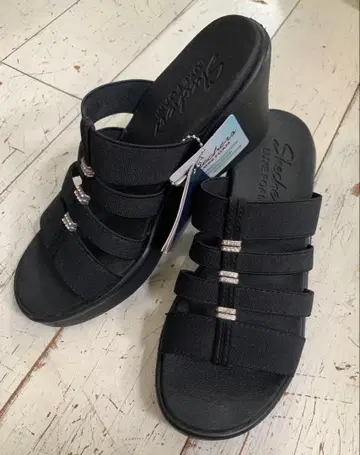 SKECHERS LUXE FOAM 통굽 샌들 블랙