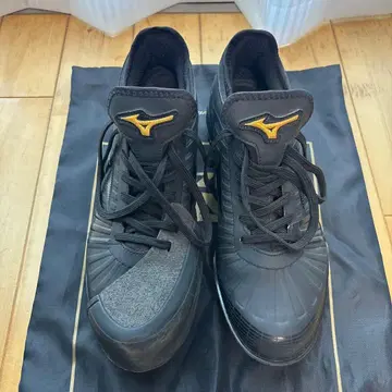 Mizuno Pro 야구 스파이크 블랙 금장 장식