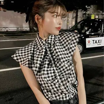 Darich 볼륨 프릴 슬리브리스 블라우스