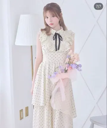 미셸 마카롱 도트 프릴 티어드 원피스