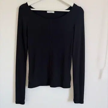 CLANE DEEP NECK LADY TOPS 블랙