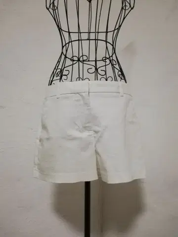 여성용 화이트 숏팬츠